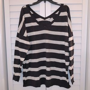 *CLOSET CLEANOUT* Old Navy V-neck Sweater